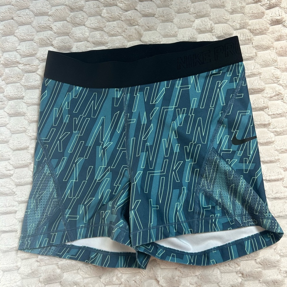 Nike PROS Hypercool Black and White Shorts